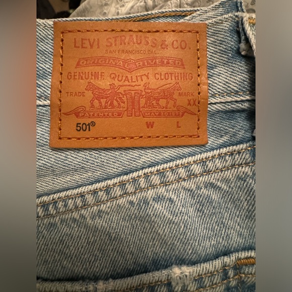 Levi’s 501 Original Fit Studded Women’s Jeans - Picture 6 of 10